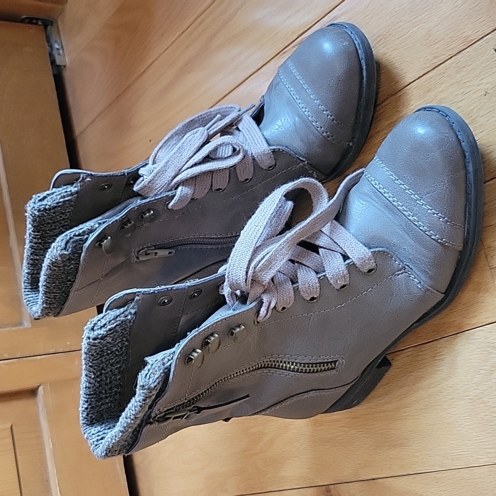 Taupe boots